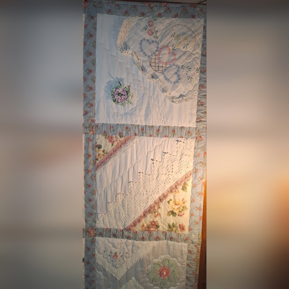 Handmade Patchwork Quilt with Floral Patterns - Picture 11 of 14